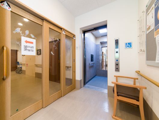 エレベーター周辺