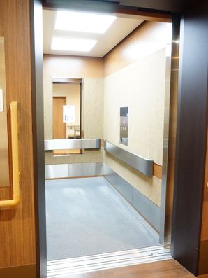 エレベーター内