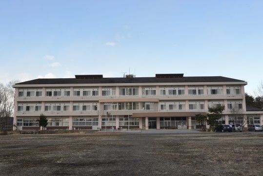 「明和ふれあいガーデン」の外観。広い敷地と緑。