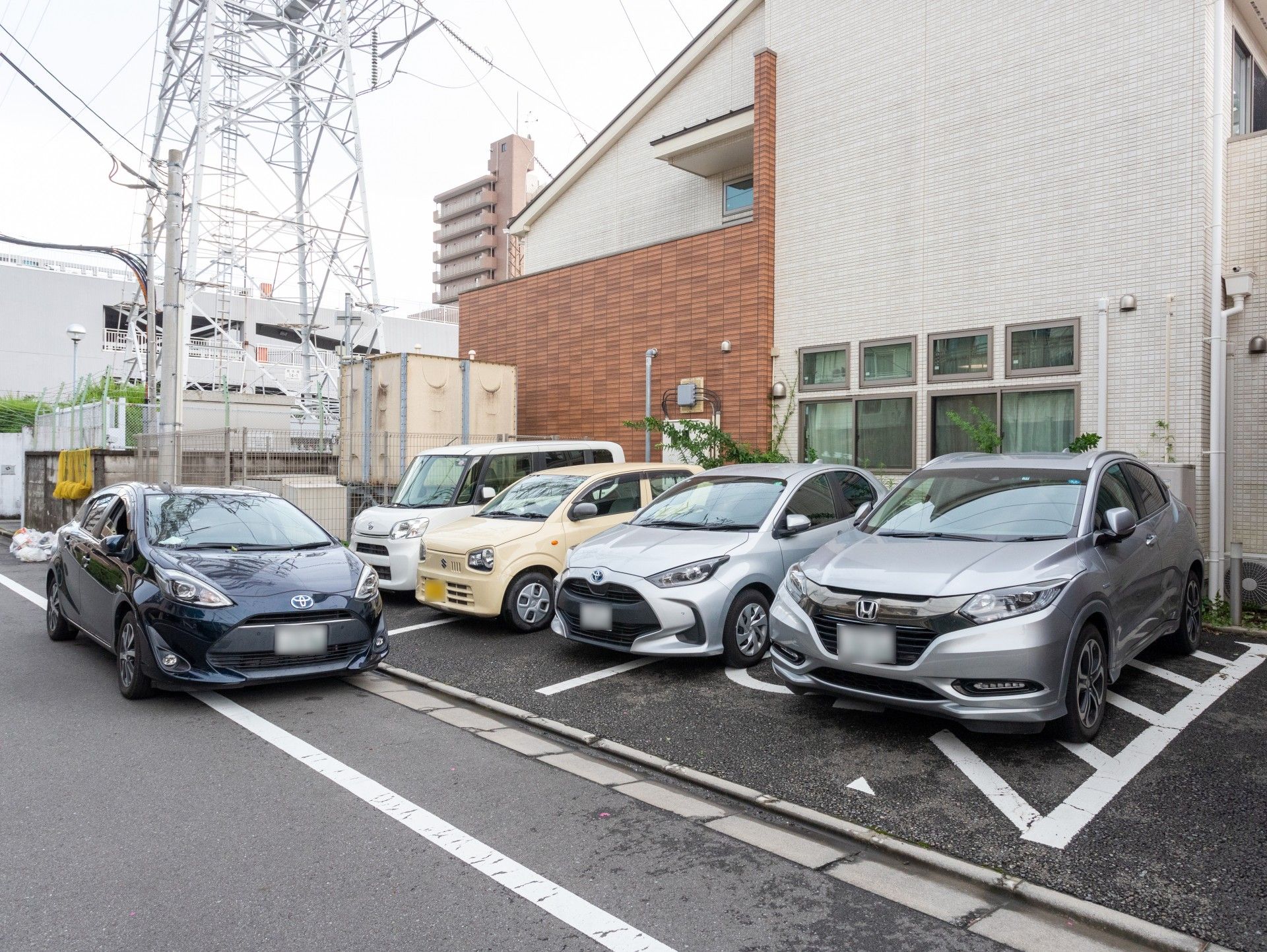 整然と並んだ駐車場