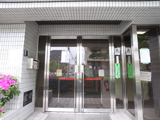 網入りガラス使用の玄関ドア
