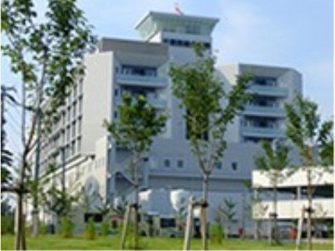 施設の近くには病院がある。診療科目も多く、設備も充実しているため、健康面でも安心して日々の生活が送れる。