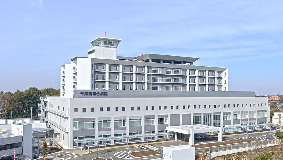 施設の近くには病院がある。診療科目も多く、設備も充実しているため、健康面でも安心して日々の生活が送れる。