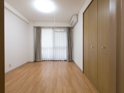 クローゼットのある部屋