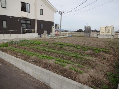周辺に高い建物がない、見晴らしの良いグループホームである。施設敷地内には広々とした菜園コーナーがある。
