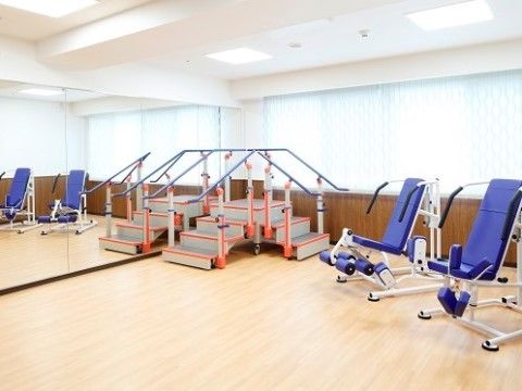 「ニチイホーム 草加」の機能訓練室。理学療法士・作業療法士による専門的リハビリ。