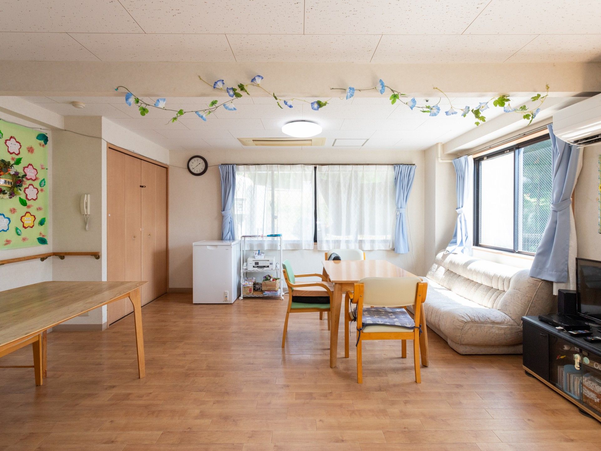 明るいリビングルーム