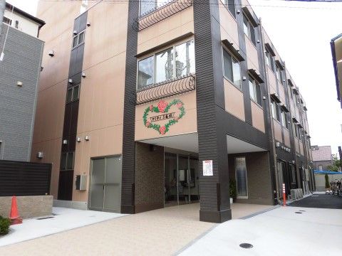 ３階建ての介護施設