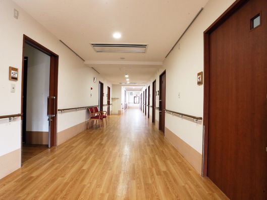 廊下と部屋のドア