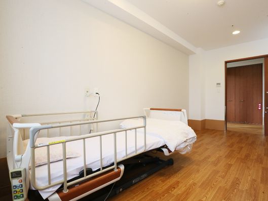 介護用電動ベッド