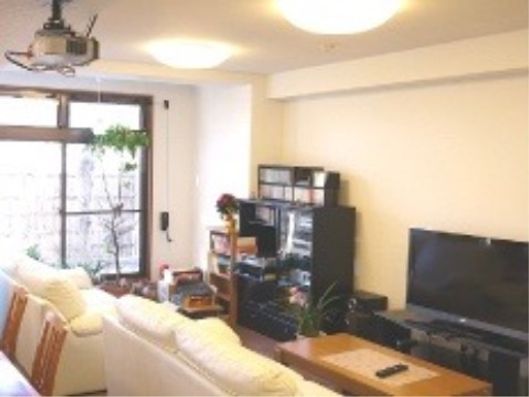 ラウンジホール