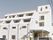 鉄筋コンクリート建ての施設の建物である。外壁は白色の明るい外観になっており周囲の環境に調和したものになっている。
