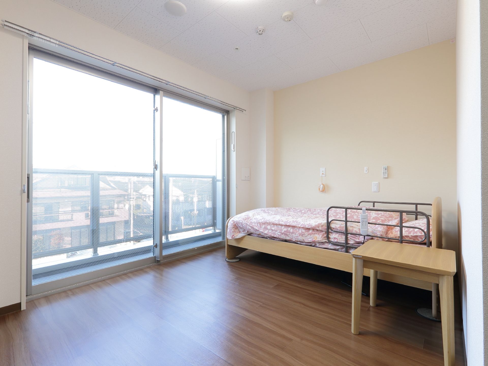 「ココファンふじみ野南」の2人部屋。ご夫婦での入居に。