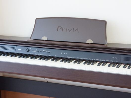 電子ピアノ