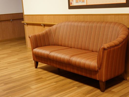 エレベーターホールのソファー