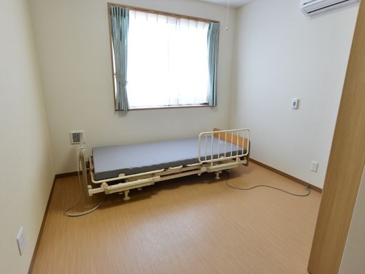 リクライニング機能付きベッド