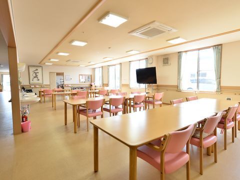 廊下と仕切りがない、開放的で立ち寄りやすいリビング