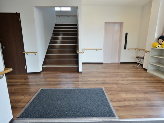 エレベーター・階段