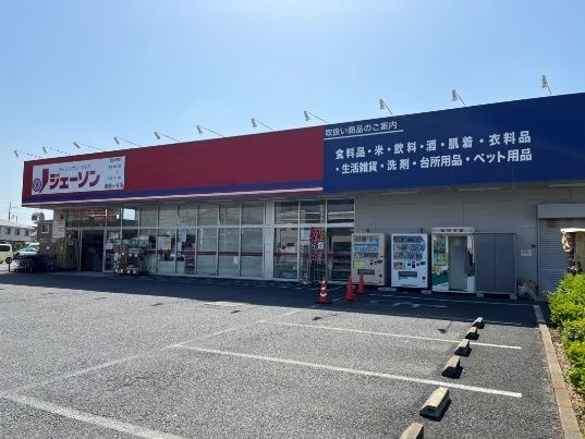 ディスカウントショップジェーソンの建物と駐車場