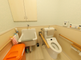 バリアフリー設計のトイレ空間