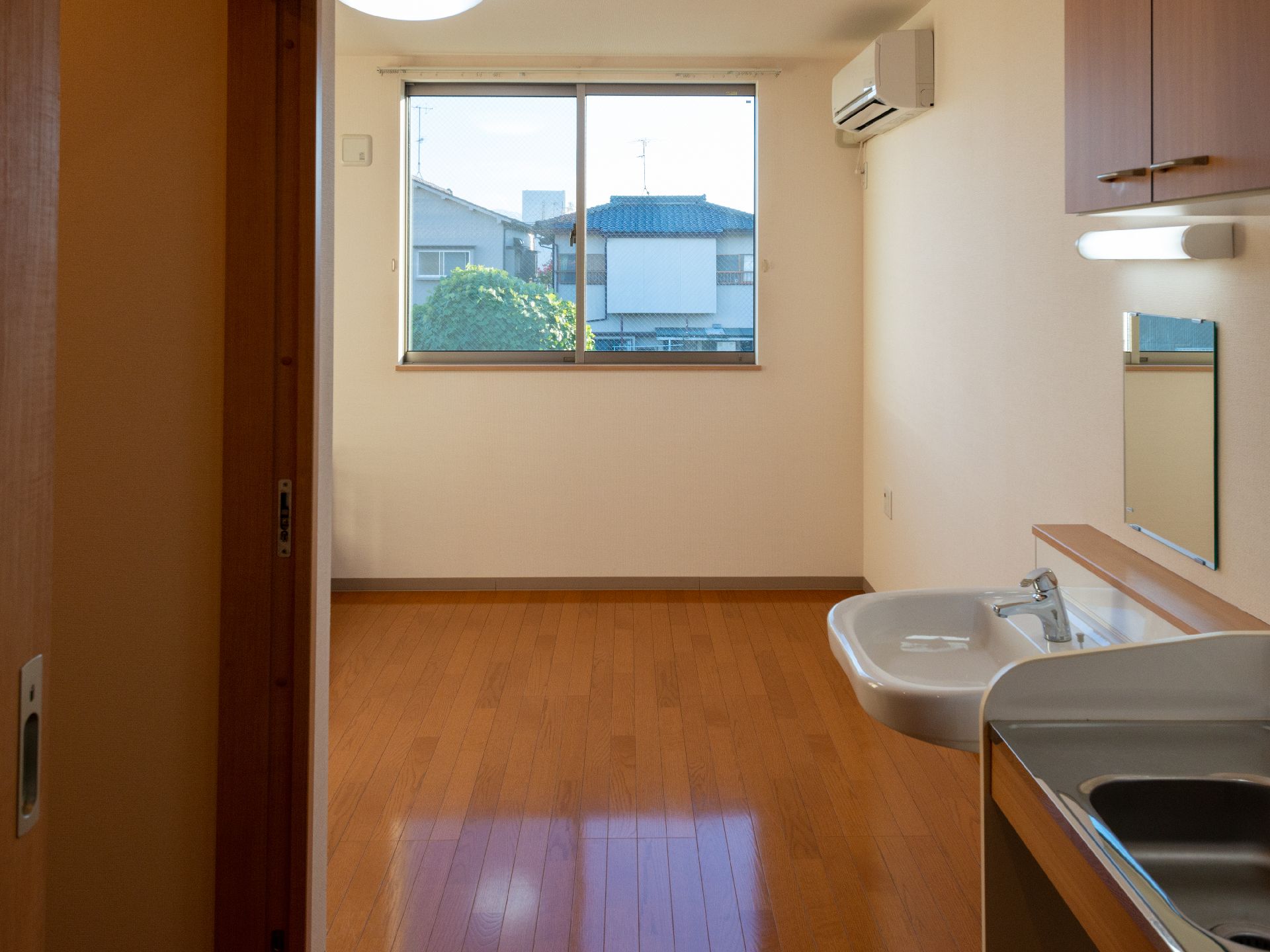 広く、さまざまな家具を置くことができる居室