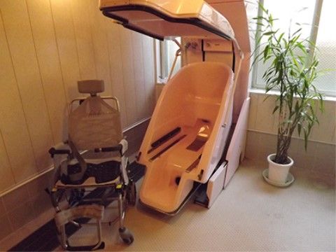 機械浴のある浴室