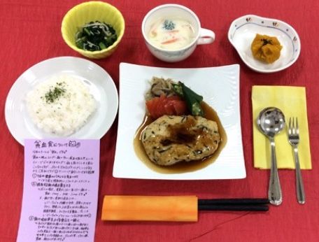 ハンバーグやシチューとライスがセットになったメニュー
