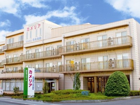 4階建ての有料老人ホームの外観