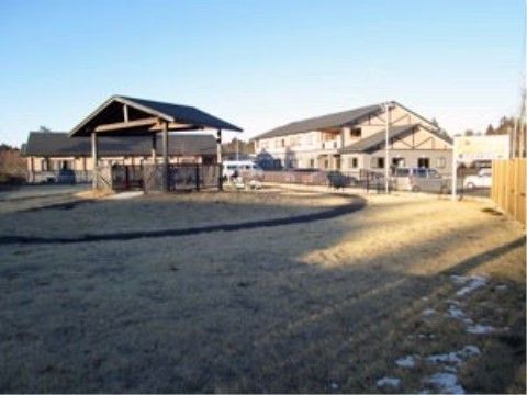 「いっしん館「霞ヶ浦」」の外観。自然豊かな土地が広がり、大きくそびえ立つ一軒家型施設。