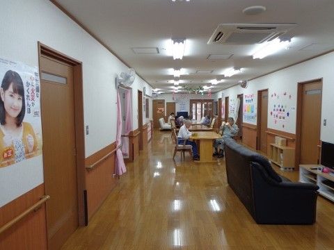 「 いっしん館「こまち」」の共有スペース。居室を出てすぐの所にあり、すぐにくつろげるようになっている。