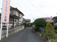 静かな住宅街の交差点
