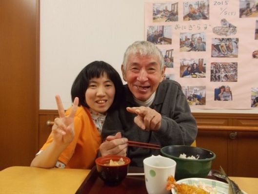 入居者様とスタッフの記念写真