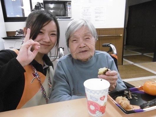 入居者様とスタッフの記念撮影