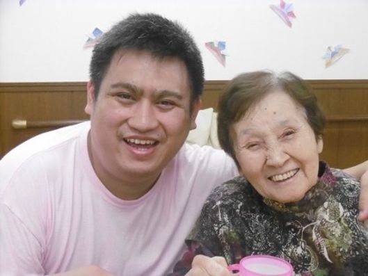 スタッフと入居者様の記念撮影