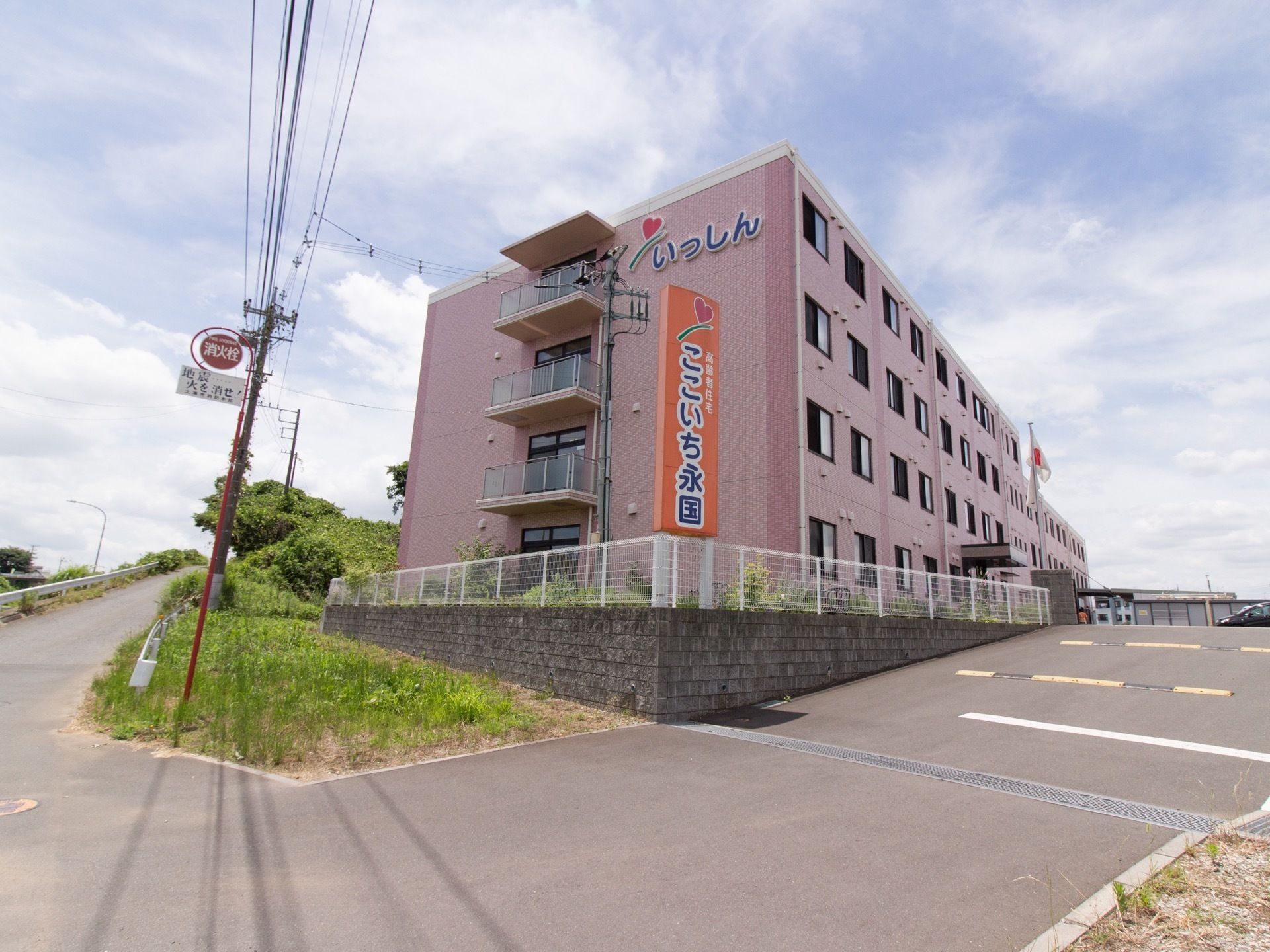ご利用いただきやすい料金体制で、訪問介護やデイサービス、訪問看護を併設しており、入居者様は手厚い介護を受けることができる。
