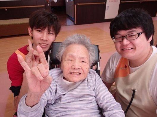 スタッフとご入居者様