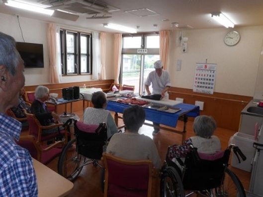 お魚の解体ショー