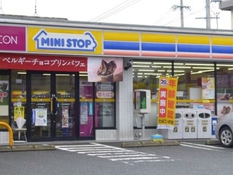 近くにあるコンビニでは一通りの商品が揃っているので、入居者様だけでなく、来訪者様にも便利にご利用いただける。