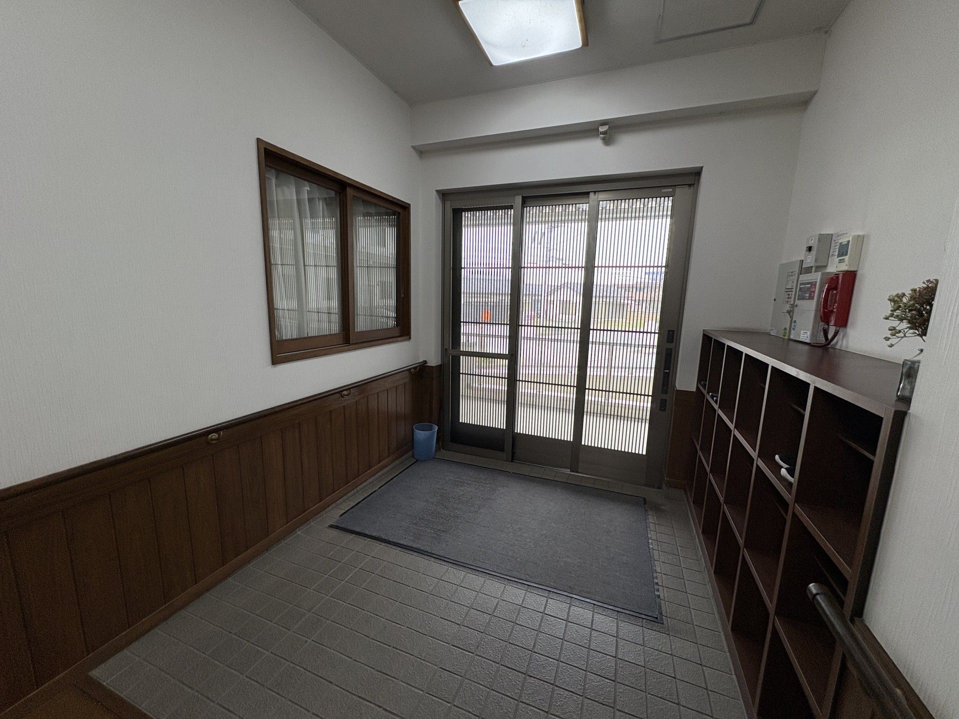 広い玄関スペース