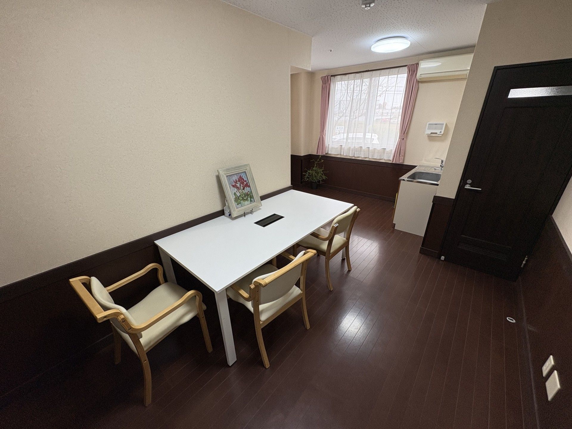 落ち着いた雰囲気の部屋