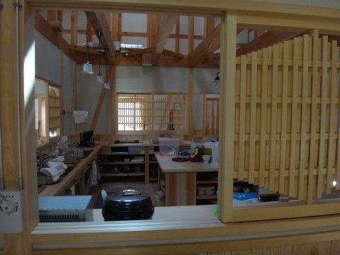 厨房は安全性を考えて、オール電化となっている。洗剤も自然由来のものを使用するなど、健康や環境へ配慮している。