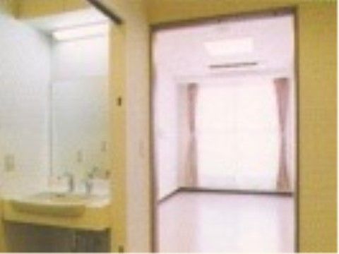 洗面台が設置された居室