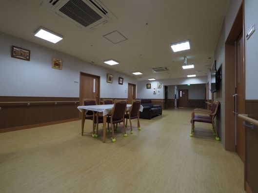 広々としたリビングルーム