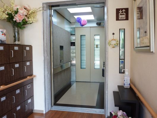 扉が２つあるエレベーター