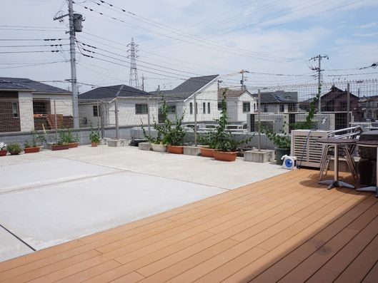 広いバルコニー