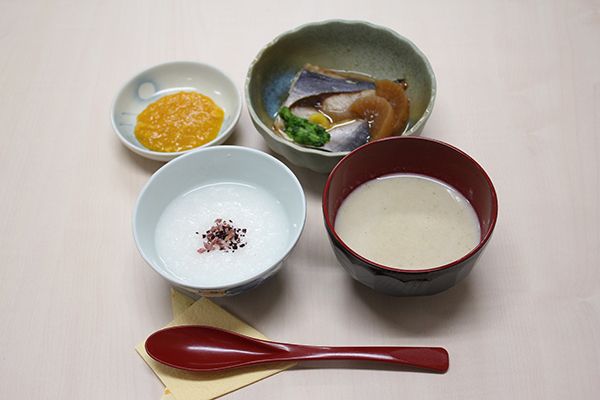 おかゆと魚と大根の煮物のセット