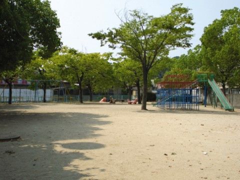 遊具や広場のある公園