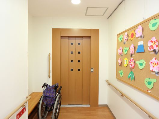 エレベーターを完備