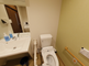介護施設の明るいトイレ空間