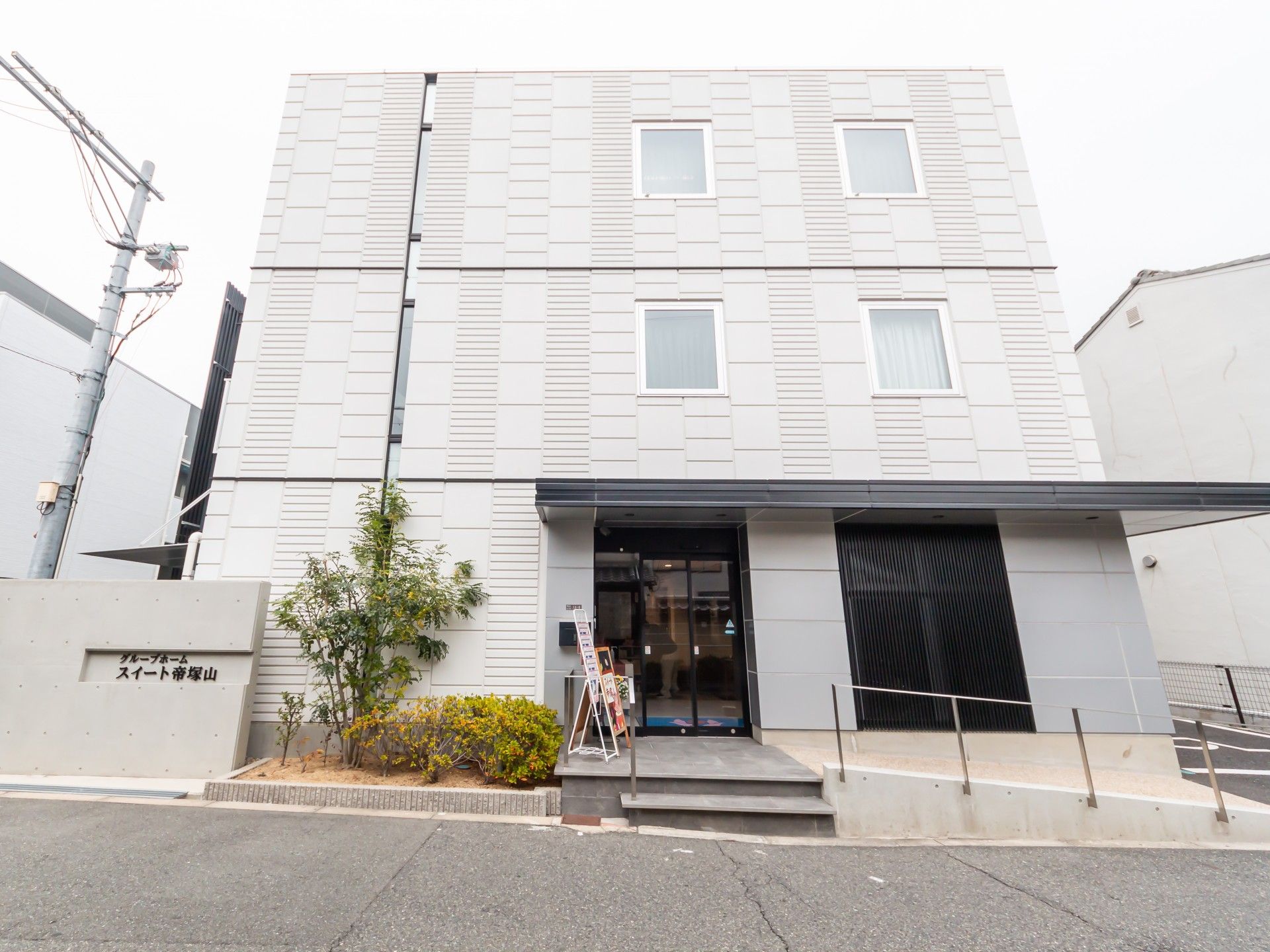 モダンな建物の外観
